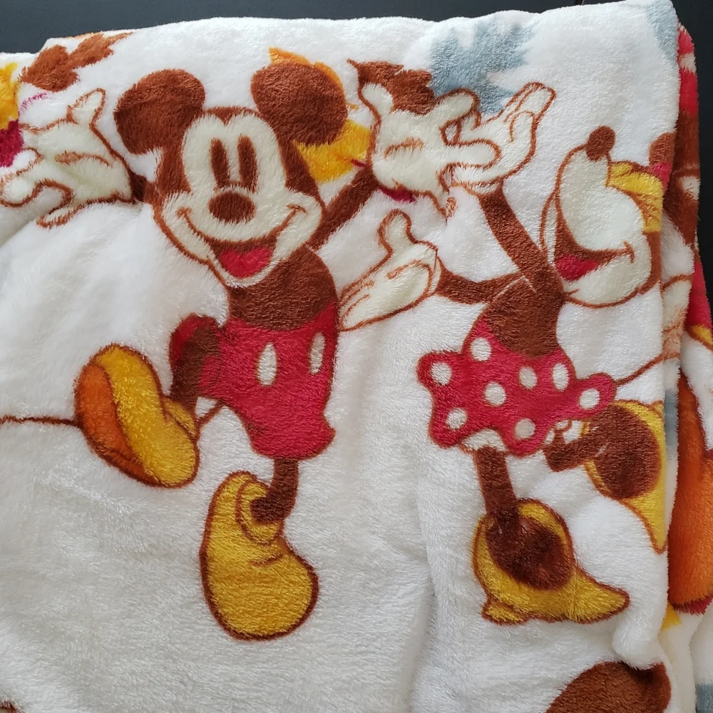 Disney Mickey & Minnie Mouse, Donald & Goofy Fall Autumn Throw Blanket 50x70
